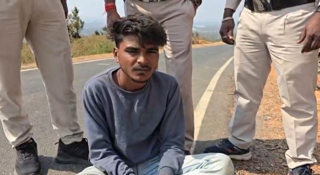 आबकारी उड़नदस्ता सरगुजा टीम ने कोट निवासी आशीष पटेल के कब्ज़े से चार किलो गांजा जब्त कर NDPS के तहत भेजा जेल..