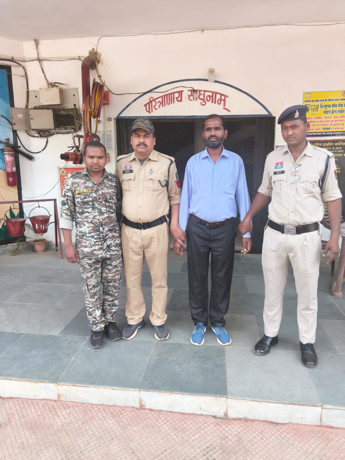 बलात्कार के आरोप में शिक्षक गिरफ्तार,घटना रिपोर्ट के कुछ घंटों बाद ही पुलिस ने दबोचा..