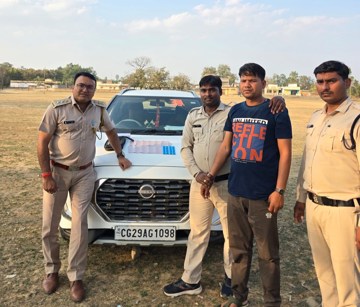 विश्रामपुर तहसील का चपरासी कर रहा था नशीली दवाओं की सप्लाई सरगुजा आबकारी उड़नदस्ते ने धर दबोचा.. 608 नग टैबलेट कैप्सूल जप्त..