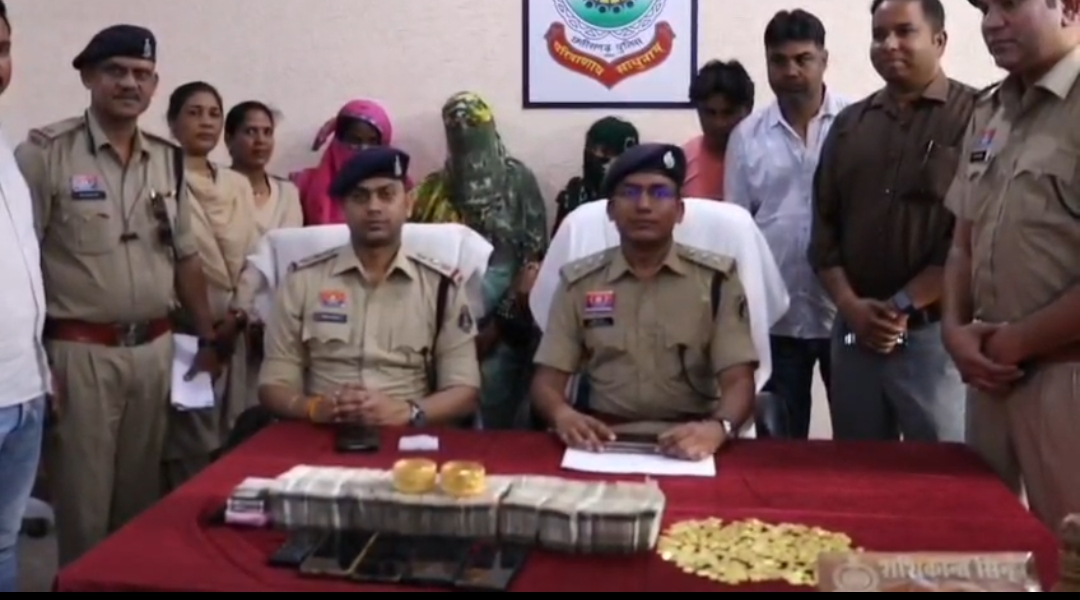 नकली सोने का बिस्किट देकर, ले उड़े असली जेवर और नगदी, 37 लाख की ठगी करने वाले 4 अंतर्राज्यीय आरोपी ठग गिरफ्तार सरगुजा पुलिस कोतवाली और साइबर सेल की संयुक्त बड़ी कार्यवाही..