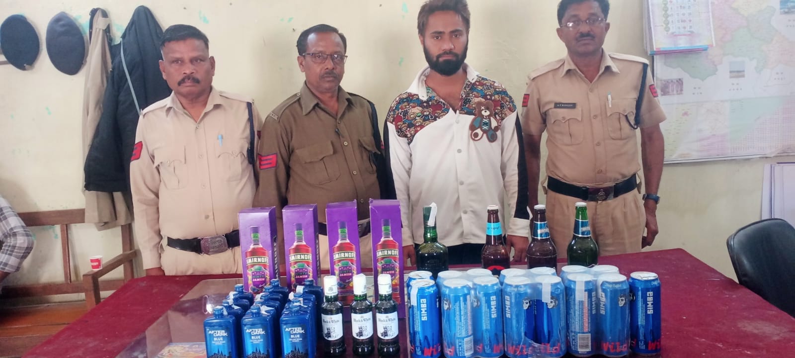 जिला आबकारी विभाग की कार्यवाही मे हरियाणा ,मध्यप्रदेश लेबल की 16 लीटर से अधिक अवैध विदेशी मदिरा जब्त.. आरोपी न्यायिक हिरासत में