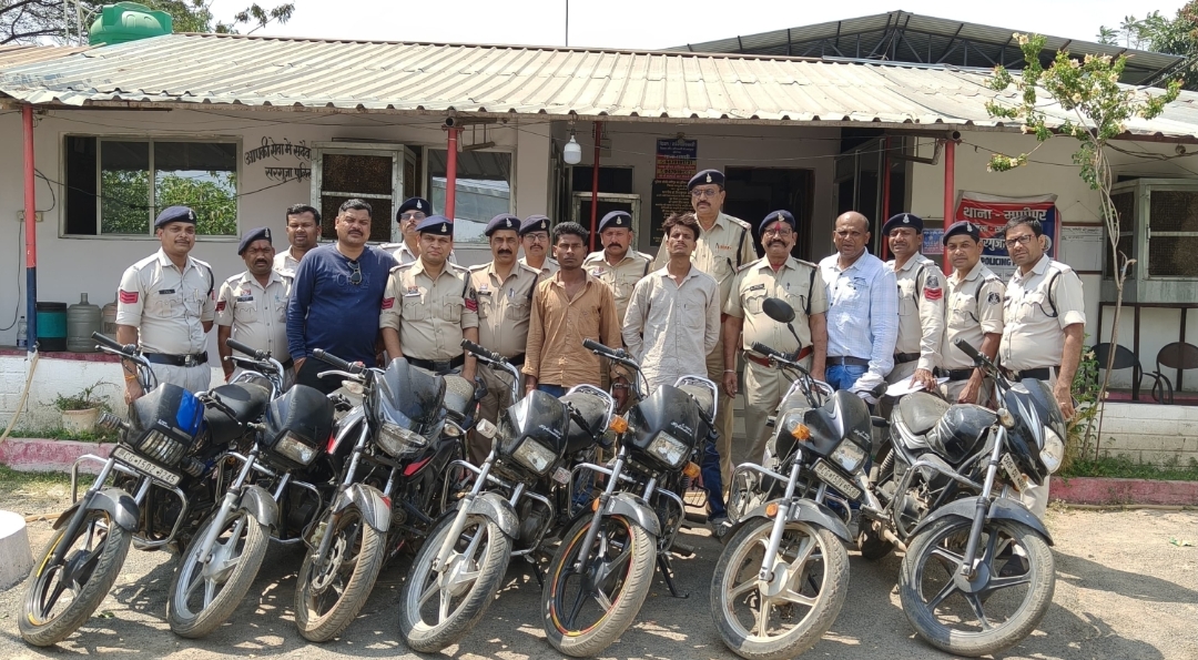 सरगुजा पुलिस की कार्यवाही बाइक चोरी के मामलों मे 02 शातिर आरोपी गिरफ्तार,07 दोपहिया वाहन जब्त