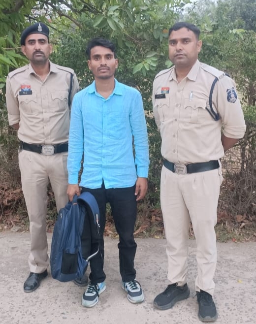 फरार प्राध्यापक की गंदी हरकतें : महिला को अश्लील मैसेज, शादी तक तुड़वाई—आखिरकार गिरफ्तार..